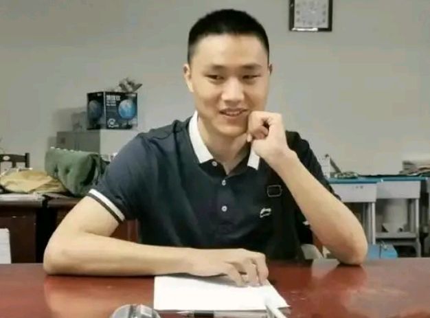 退学北大考上清华男生称复读很无聊，背后的故事引人深思