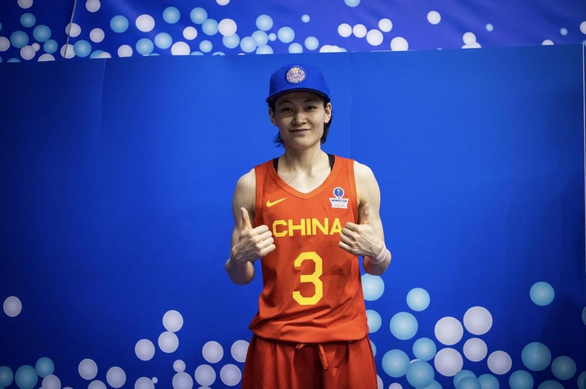 杨舒予炸裂表现，8中4独得9分7板，正负值高达26！
