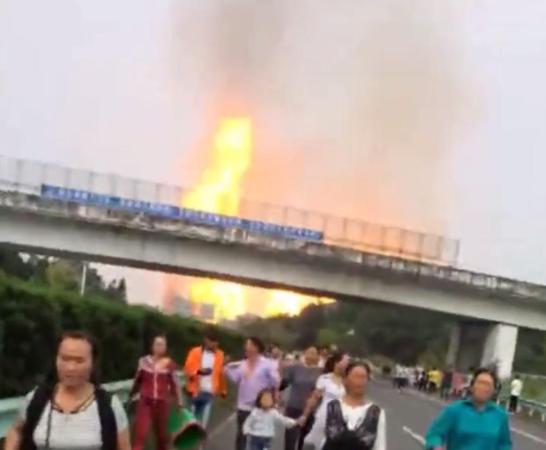 航拍贵州榕江全城撤离现场——一次紧急而有序的大规模行动